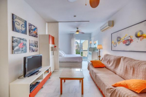 HomeForGuest Bright studio in La Carihuela near the beach